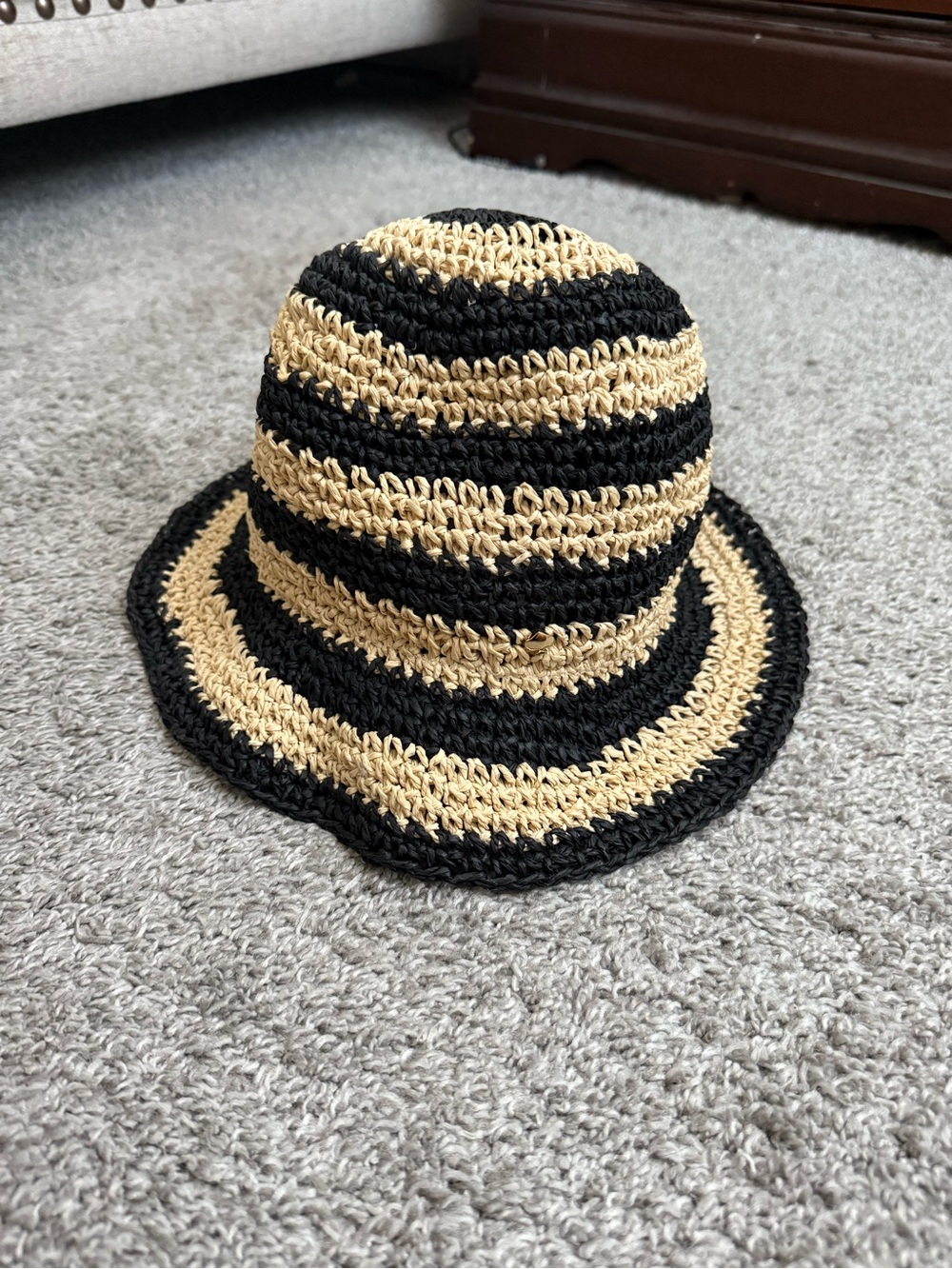kate spade Women’s Striped Crochet Sun Hat - Black & Tan